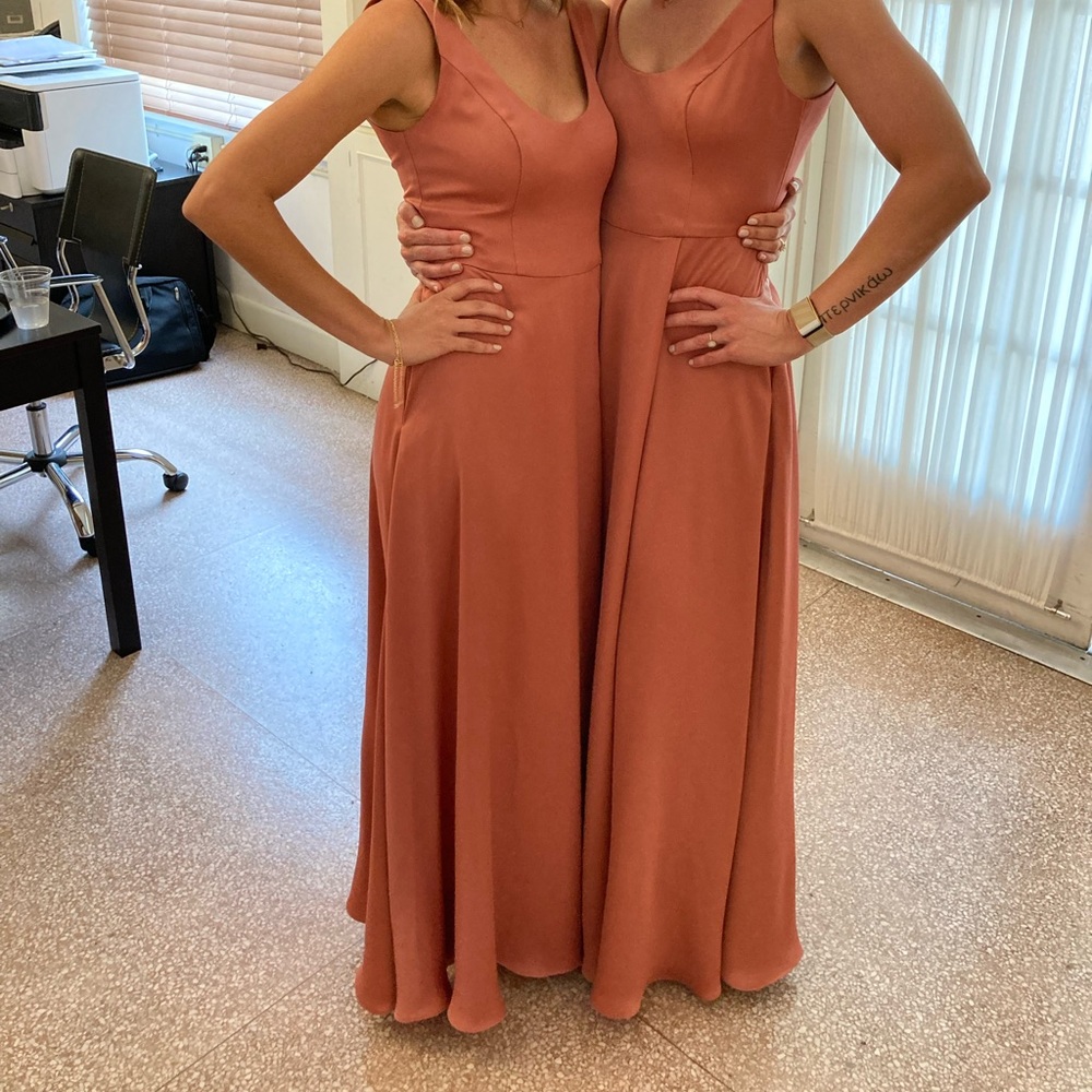 2 David’s Bridal Crepe-back Satin Scoop (Sedona)